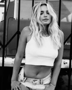Victoria Baldesarra - Abigail Gorden photoshoot - July 2020