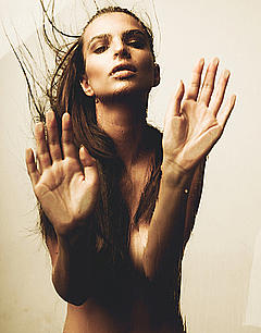 Emily Ratajkowski undressed