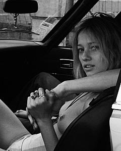 Zippora Seven topless in a car