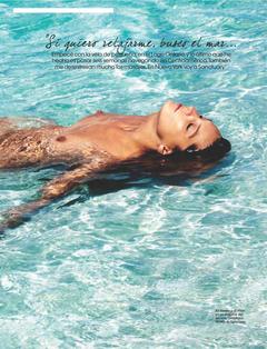 Daria Werbowy nude in a water