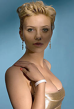 Blonde Scarlett Johansson cleavage