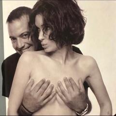 Winona Ryder topless but covered early photo
