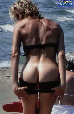 Silvia Rocca shows her nude ass on a beach