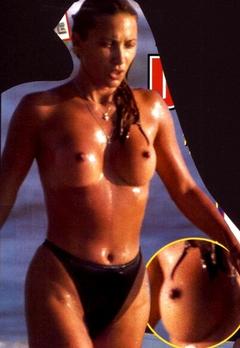 Alessandra Pesaturo topless paparazzi image
