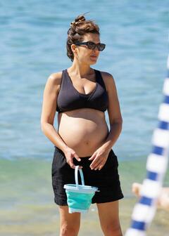Amelia Brace - enjoys a day at Balmoral Beach - September 20, 2026