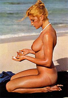 Blonde Adrienne Mandie fully nude