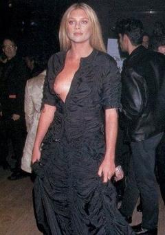 Peta Wilson tit slip paparazzi image