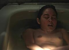 Lucia Bedoya nude in a bathtub at Yo, imposible