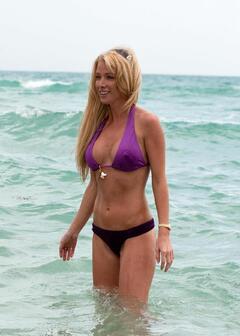 Lauren Pope sexy in bikini