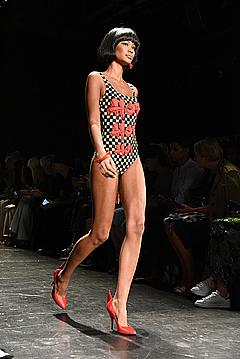 Chanel Iman sexy legs runway photo