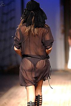 Adriana Lima sexy runway image