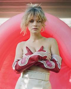 Sarah Jones topless cover her tits for Schön! Magazine by Lili Peper - November 2019