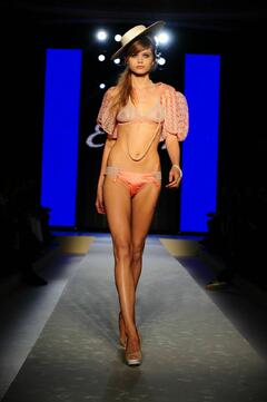 Abbey Lee Kershaw see through to tits at Etam SS 2010 Fashion Show in Paris