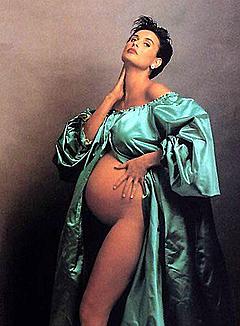 Demi Moore pregnat bottomless