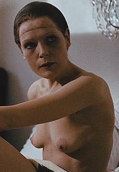 Margit Carstensen topless in Chinesisches Roulette
