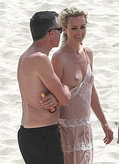 Hallyday nackt Laeticia  Laeticia Hallyday