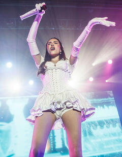 Madison Beer performing in Madrid