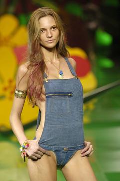 Fabiana Semprebom sexy runway photo