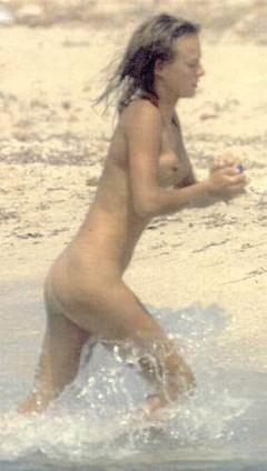 Emma Suarez nude on a beach paparazzi photo