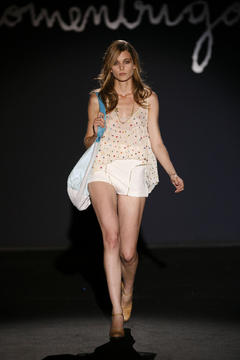 Marta Espanol sexy runway photo