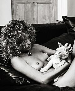 Zippora Seven naked with cat