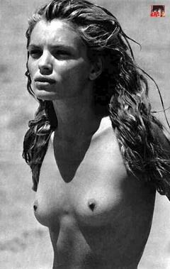 Esther Canadas topless photo