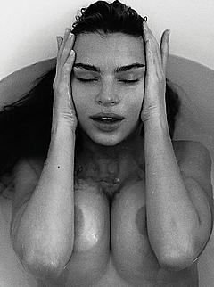 Busty Emily Ratajkowski naked in bathtub