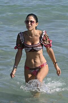 Bethenny Frankel hits the beach on New Year's Day in Miami - January 2025