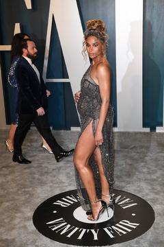 Pregnant Ciara sexy at Vanity Fair Oscar Party