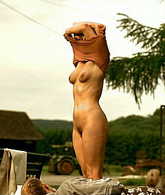 Jordis Triebel fully nude in Emma's Gluck