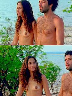 Camila Pitanga topless in Eu Receberia as Piores Noticias dos seus Lindos Labios