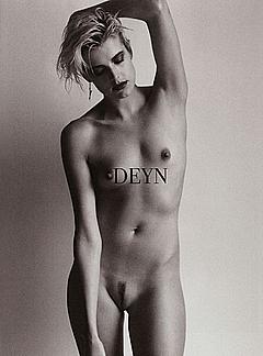 Agyness Deyn full frontal nude