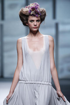 Regina Feoktistova runway