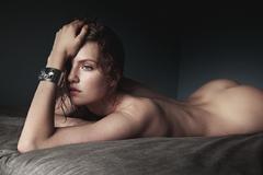 Noah Steenbruggen lying naked