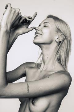 Blonde Sveta Potomski topless