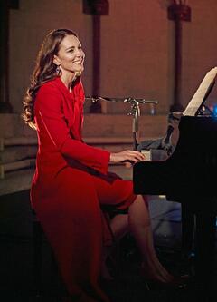 Kate Middleton partaking in a musical performance at Westminster Abbey