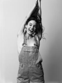 Jessica Sikosek nude tits