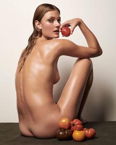 Constance Jablonski fully nude