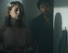 Katharina Schlothauer topless at In falschen Händen