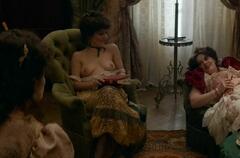 Suzanne Lindon topless at La venue de l'avenir