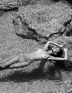 Katelyn Pascavis fully nude in a sea