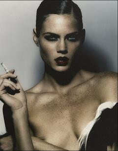 Mini Anden smoking topless