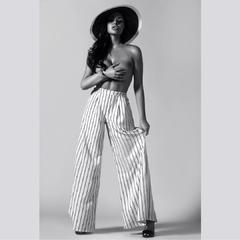 Abigail Ratchford topless cover her breasts