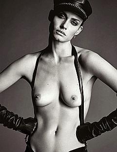 Amber Valletta nude tits