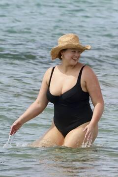 Iskra Lawrence in black swimsui enjoys beach day in Miami - May 2025