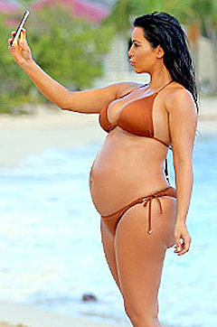 Pregnant Kim Kardashian making selfie in bikini
