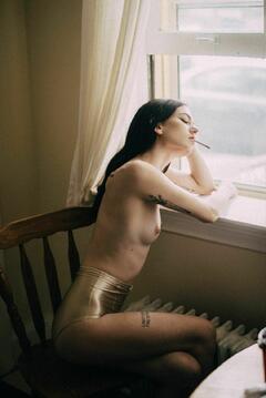 Sarah Nicole Harvey smoking topless