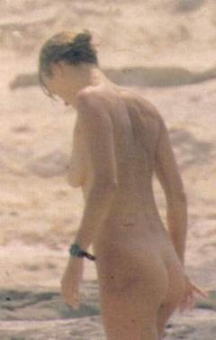 Emma Suarez fully nude paparazzi photo