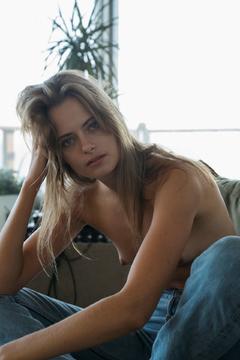 Evelyn Rose small nude tits