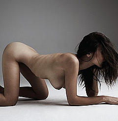 Emily Ratajkowski posing naked